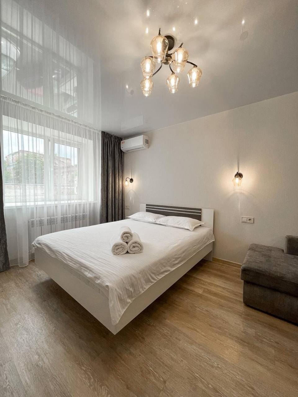 Bed, Seating area