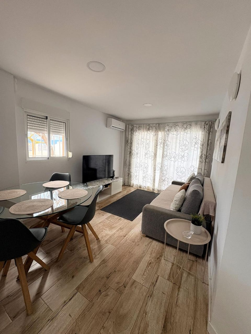 TV and multimedia, Living room, Dining area, safe