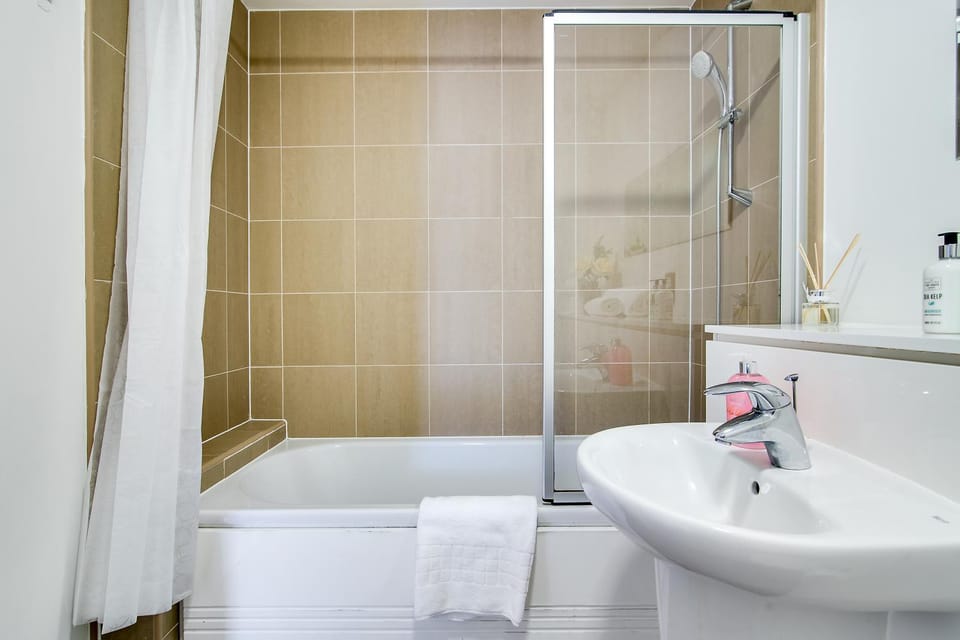 Shower, Bathroom, Bath, towels