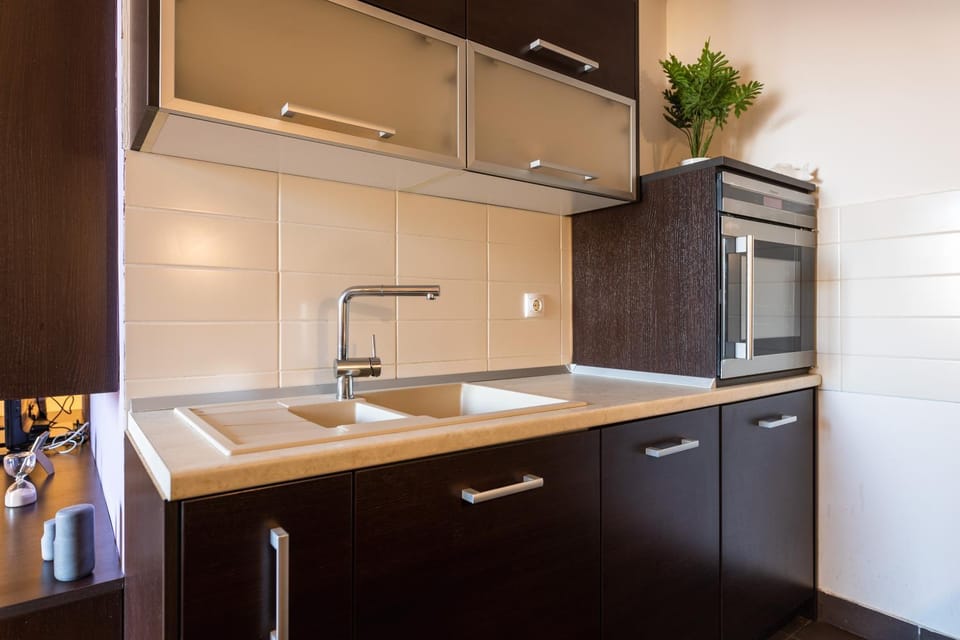 Kitchen or kitchenette, Dining area, oven, kitchen