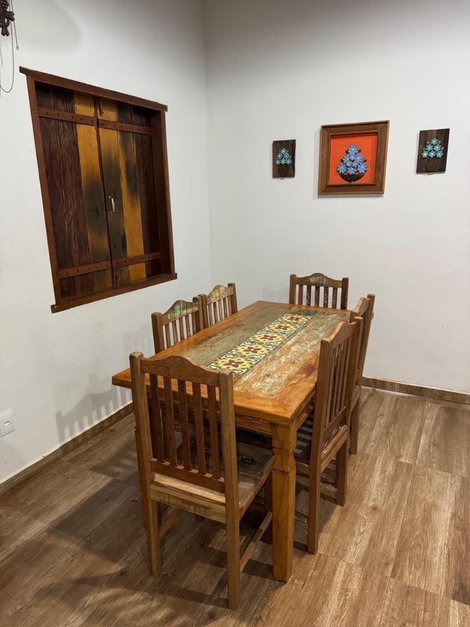 Living room, Decorative detail, Seating area, Dining area