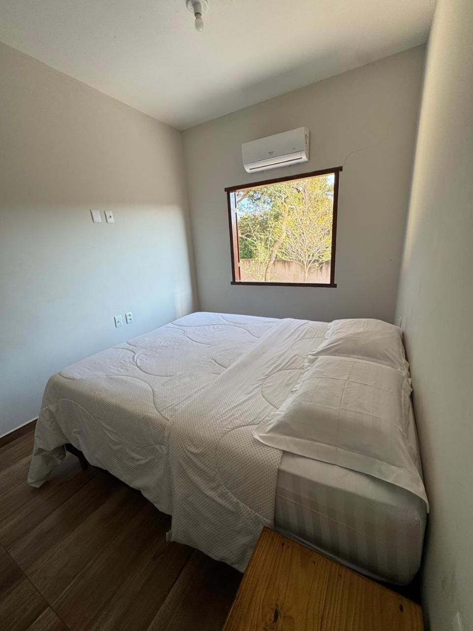 Bed, Photo of the whole room, Bedroom, air conditioner