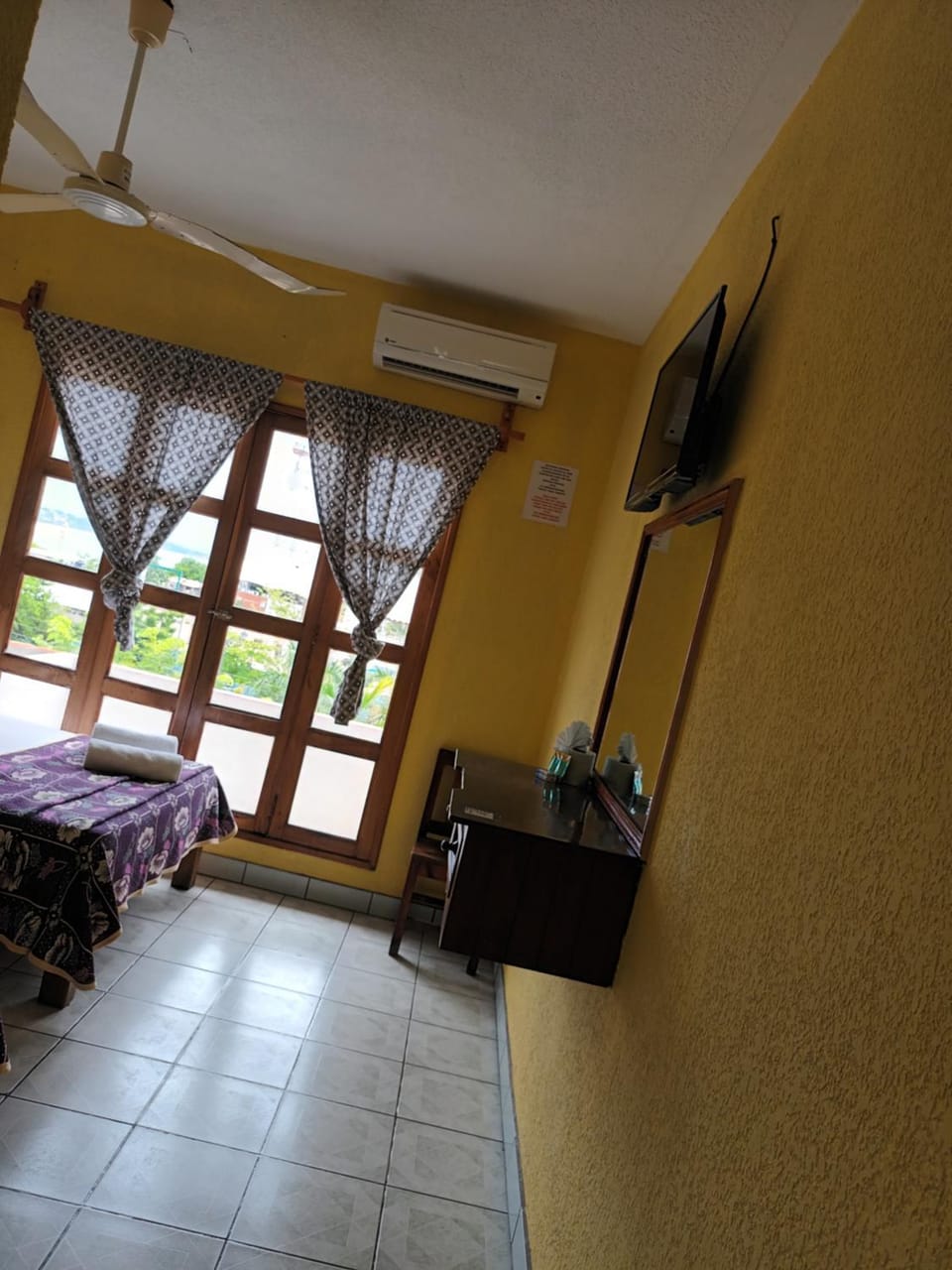 Bed, Photo of the whole room, air conditioner