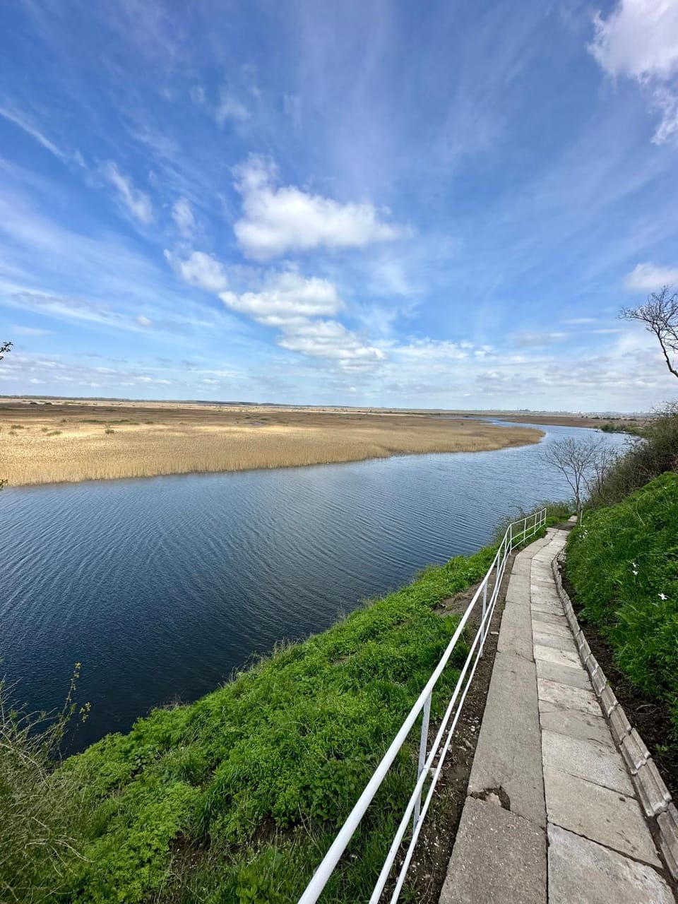 Nearby landmark, Day, Natural landscape, Lake view, River view