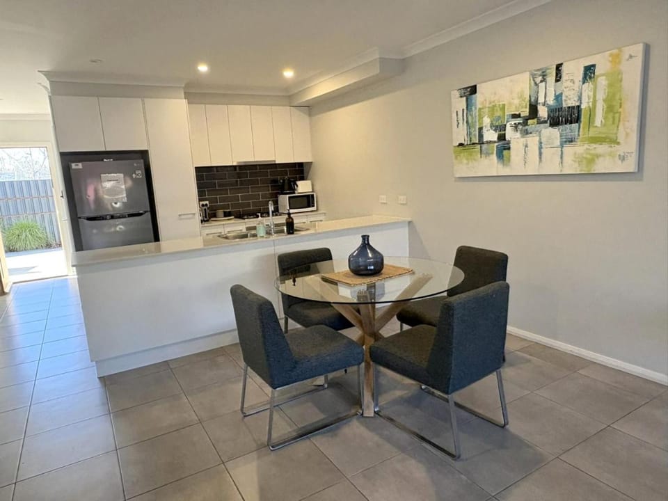 Kitchen or kitchenette, Seating area, Dining area, stove