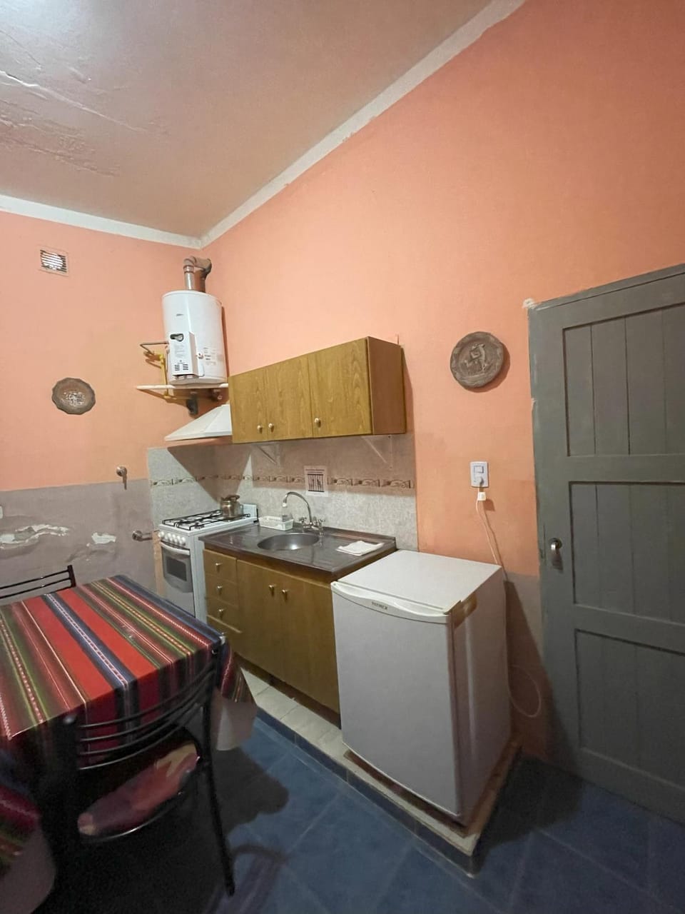 Kitchen or kitchenette, Dining area, minibar, kitchen