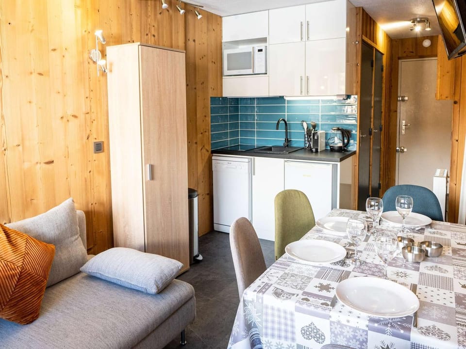 Appartement rénové Val Thorens - 4 pers, 2 chambres, balcon, plein cœur, proximité pistes, commerces - FR-1-637-35 Apartment in Val Thorens