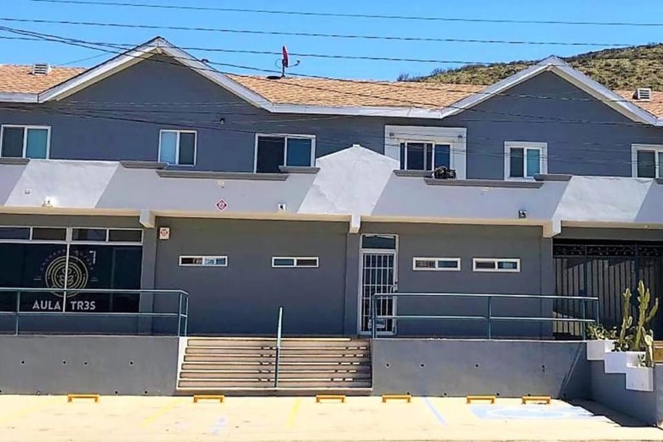 Lovely 1 Bedroom Apartment w/private Parking Apartment in Ensenada