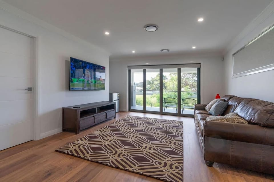 Whimbrel Waves Beach House House in Wollongong