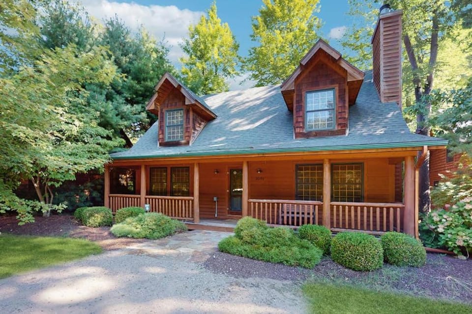 Kingfisher Cove Cabin 19 Cabin in Michigan