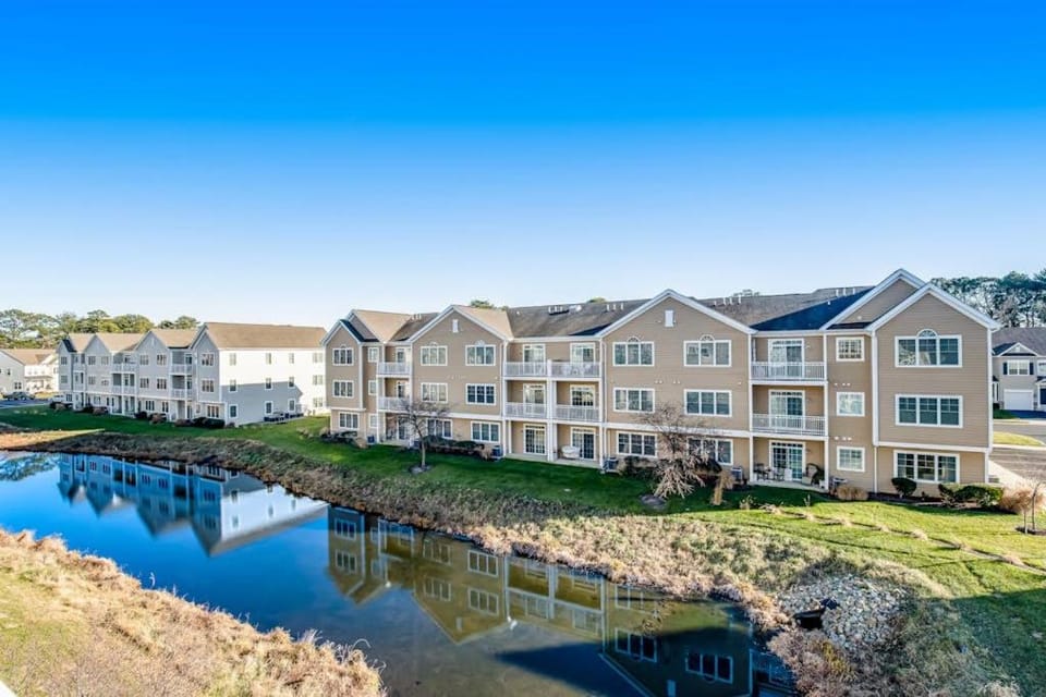 Grande at Canal Pointe Condos --- 20013 Newry #17 House in Rehoboth Beach