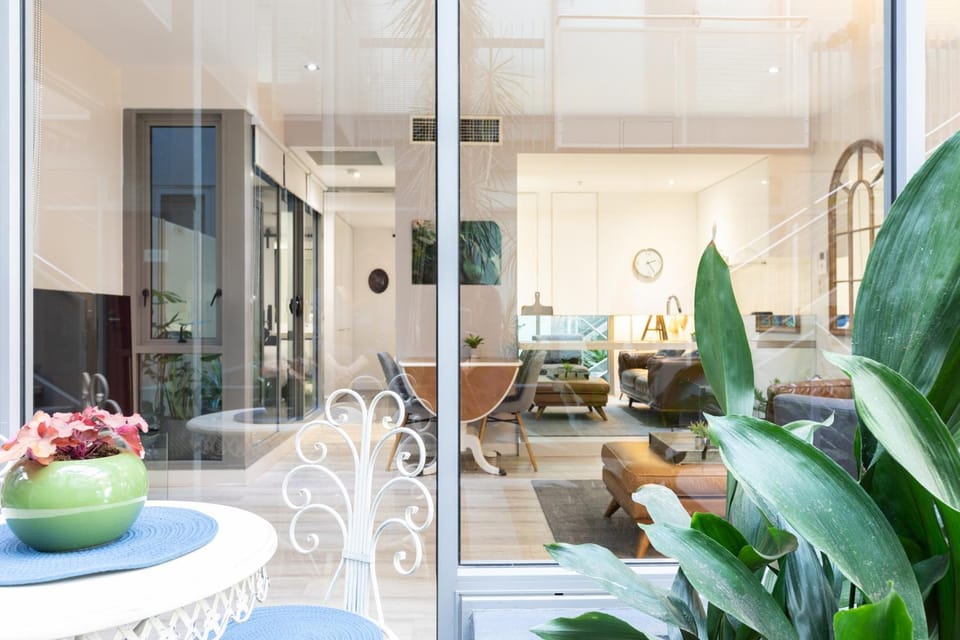 View (from property/room), Garden view, Inner courtyard view