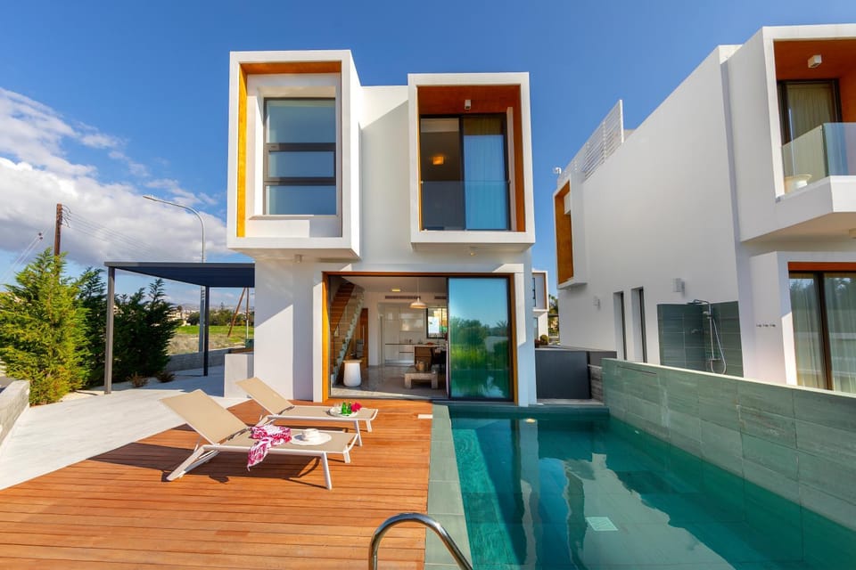Property building, Patio, Swimming pool