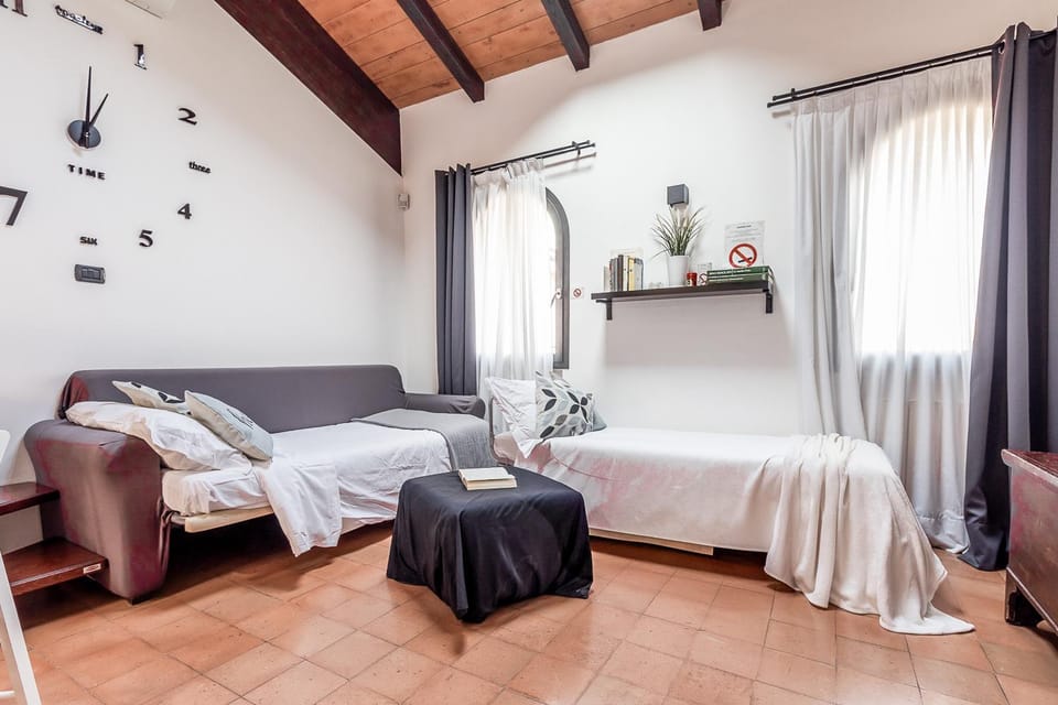 Bed, Photo of the whole room, towels