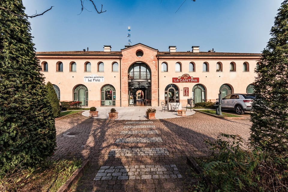 Property building, Garden view, Landmark view, Parking