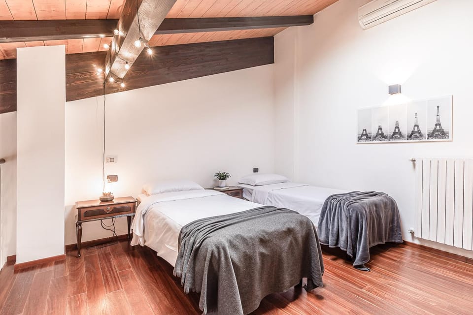 Bed, Photo of the whole room, Bedroom, internet