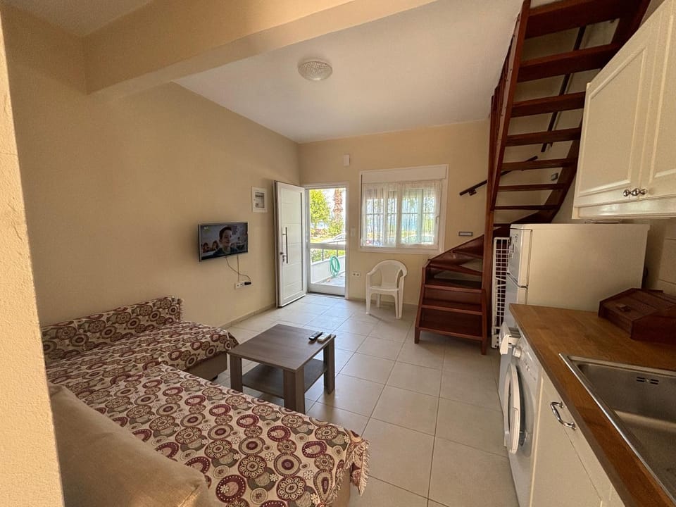 TV and multimedia, Kitchen or kitchenette, Living room, Seating area