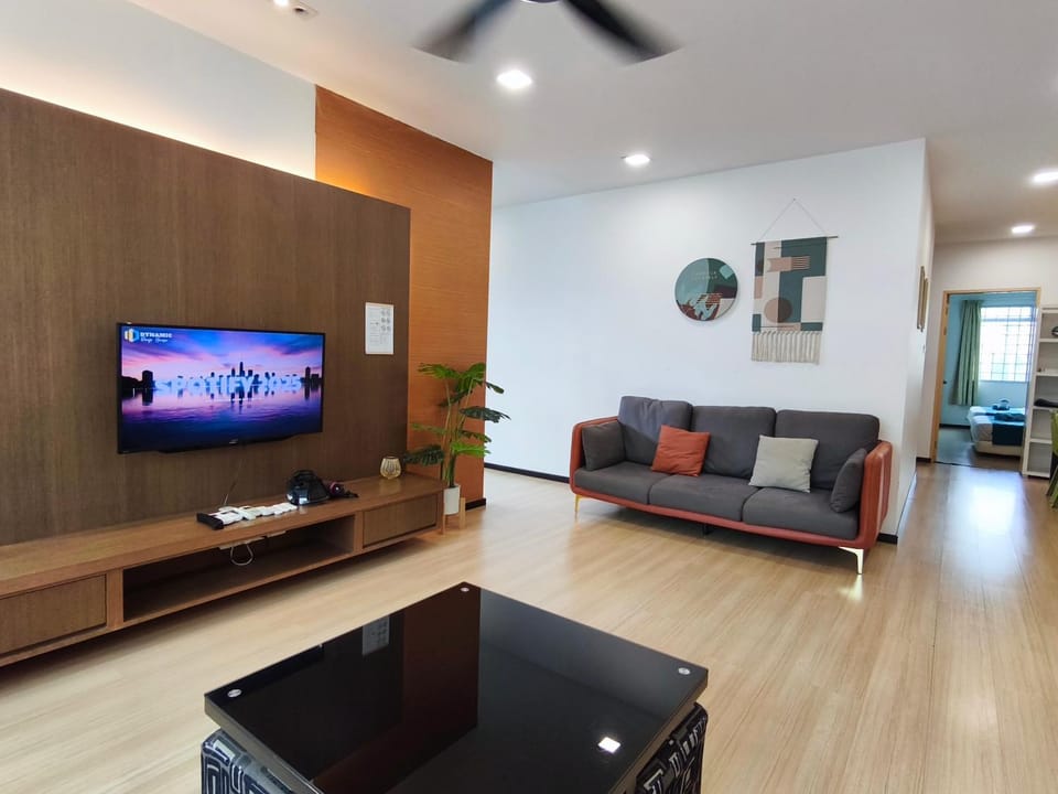 TV and multimedia, Living room, Seating area, Evening entertainment