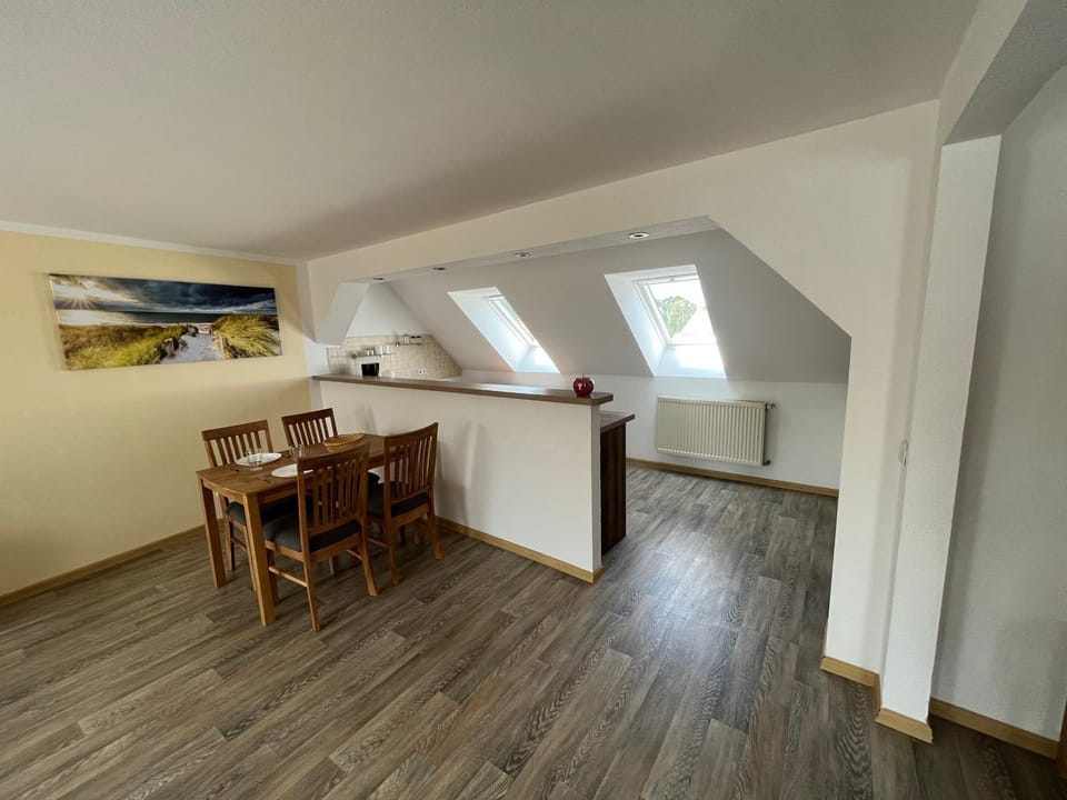 Dining area, kitchen
