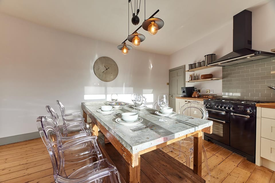 Dining area, kitchen