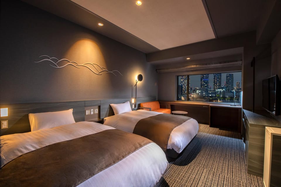 Bed, Seating area, Bedroom