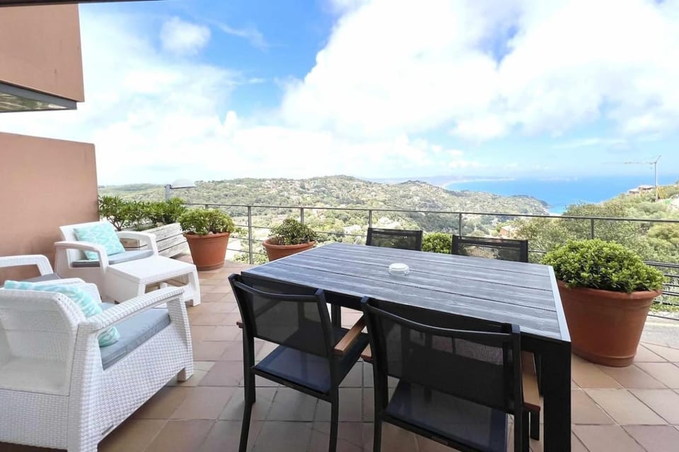 View (from property/room), Balcony/Terrace, Sea view