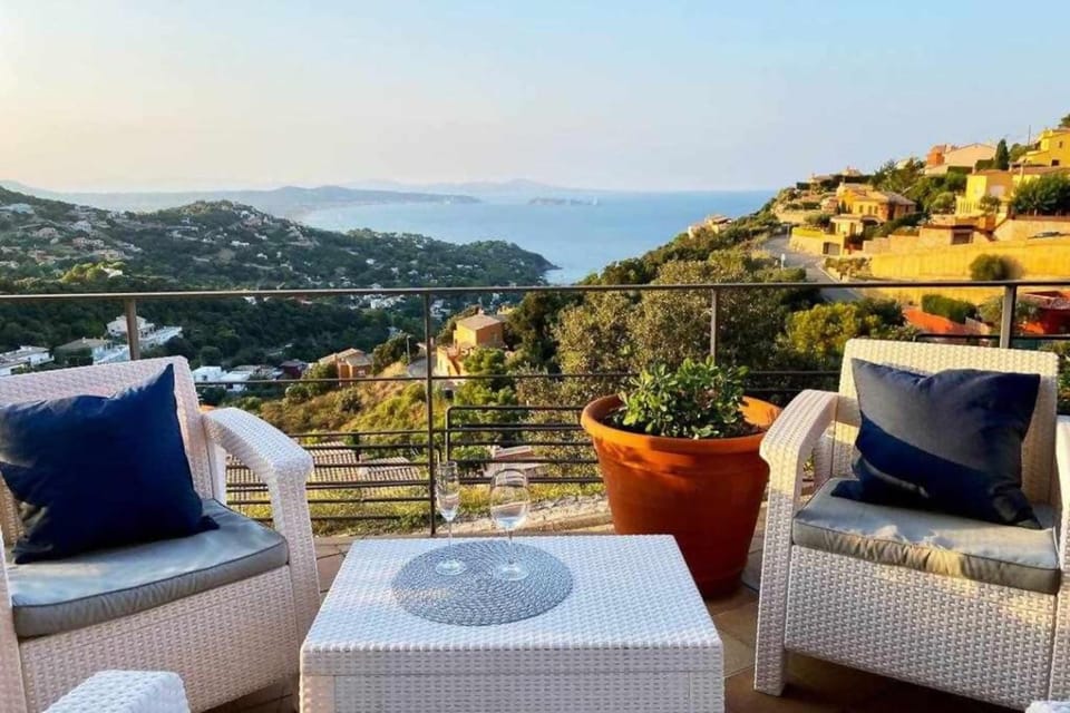 View (from property/room), Balcony/Terrace, Sea view