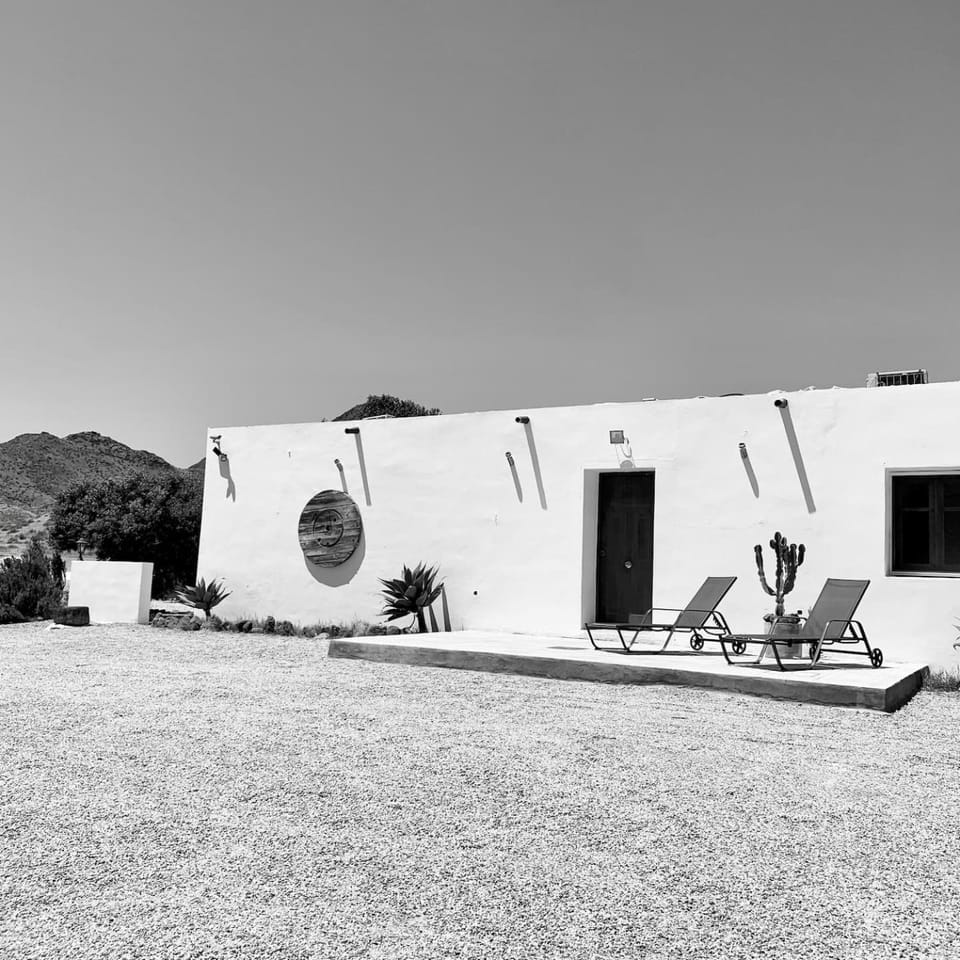 Property building, Facade/entrance, Day, Natural landscape, sunbed