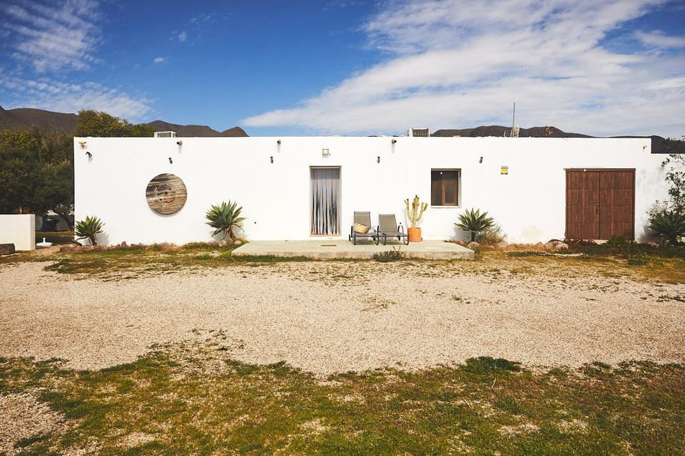 Property building, Facade/entrance, BBQ facilities, Sea view, Family, Parking
