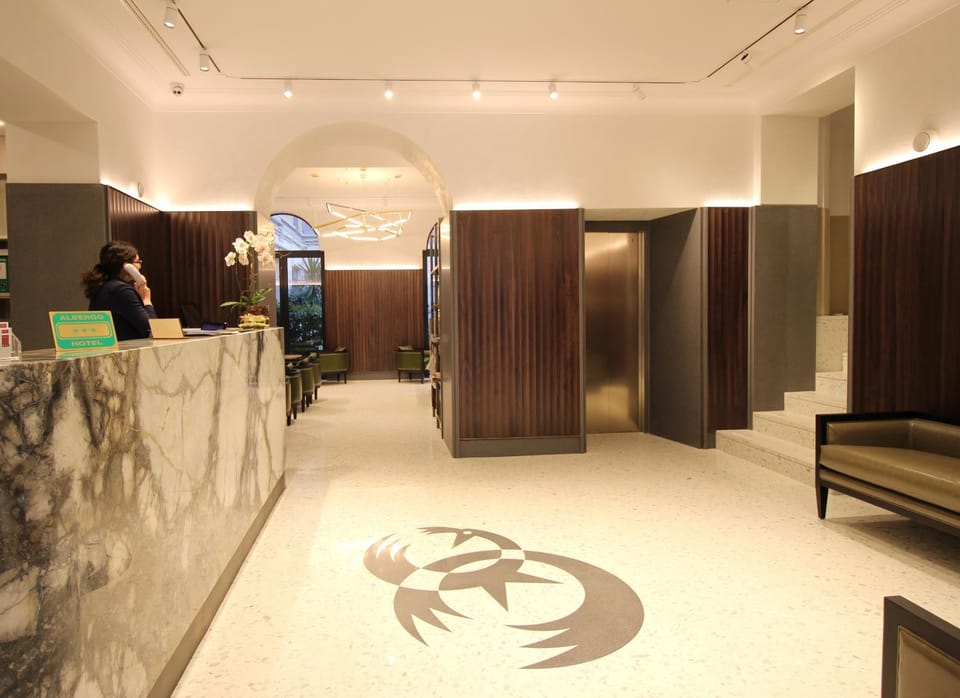 Communal lounge/ TV room, Lobby or reception