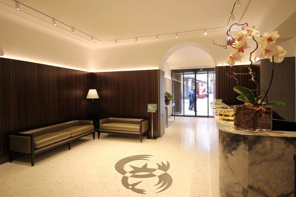 Communal lounge/ TV room, Lobby or reception