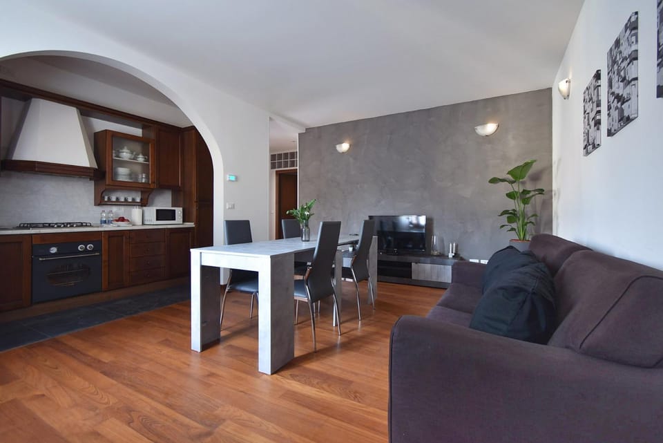 Communal lounge/ TV room, TV and multimedia, Kitchen or kitchenette, Living room, Seating area, Dining area