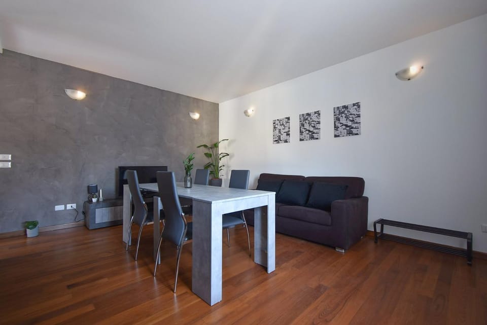 Communal lounge/ TV room, Living room, Seating area, Dining area