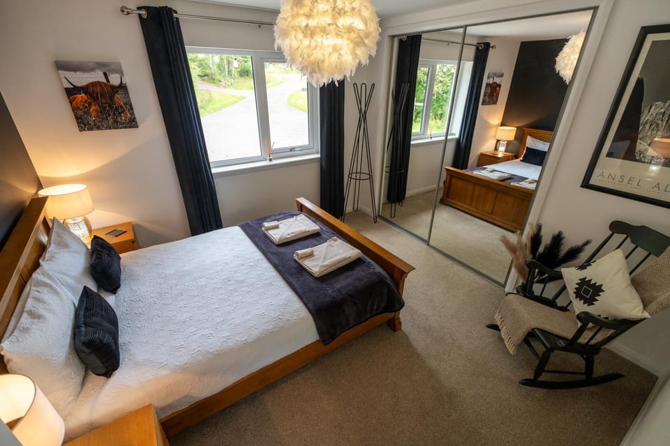 Photo of the whole room, Bedroom