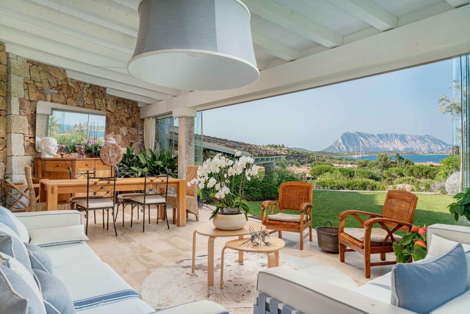 Patio, Lounge or bar