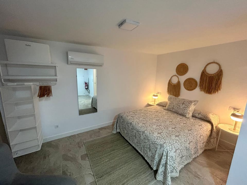 Bed, Photo of the whole room, Bedroom, wardrobe