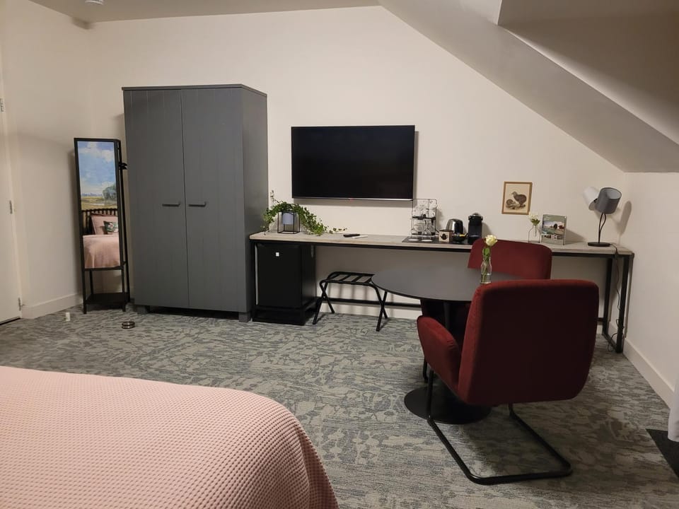 TV and multimedia, Living room, Decorative detail, Bedroom