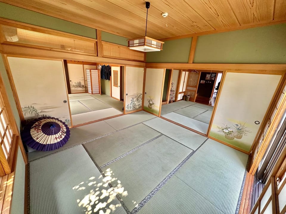 津軽三味線と民謡 繭子の宿 Bed and Breakfast in Japan