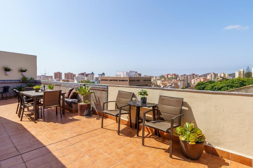 Property building, Balcony/Terrace, Living room