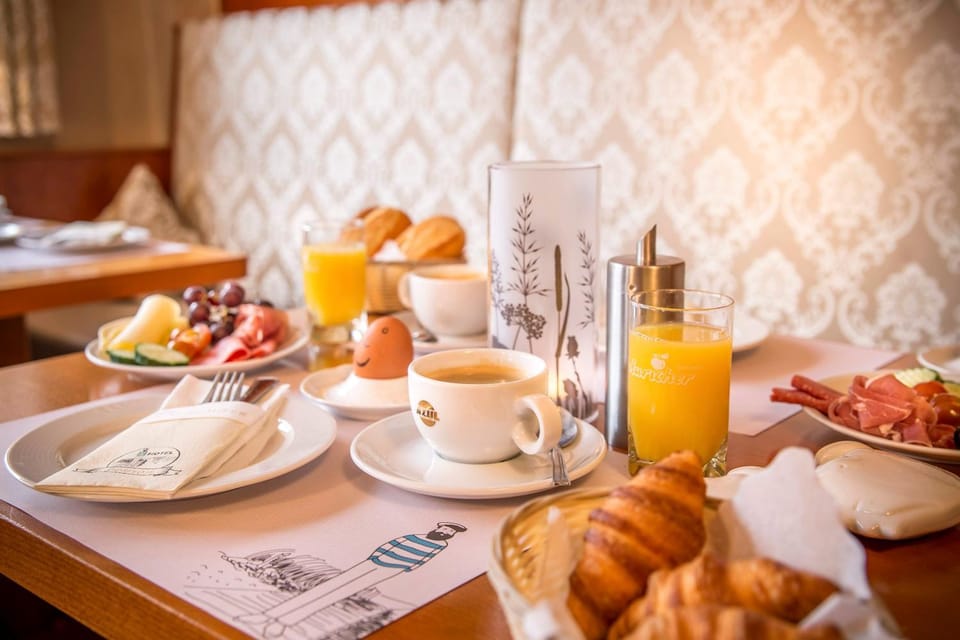 Coffee/tea facilities, Food and drinks, Breakfast, Buffet breakfast