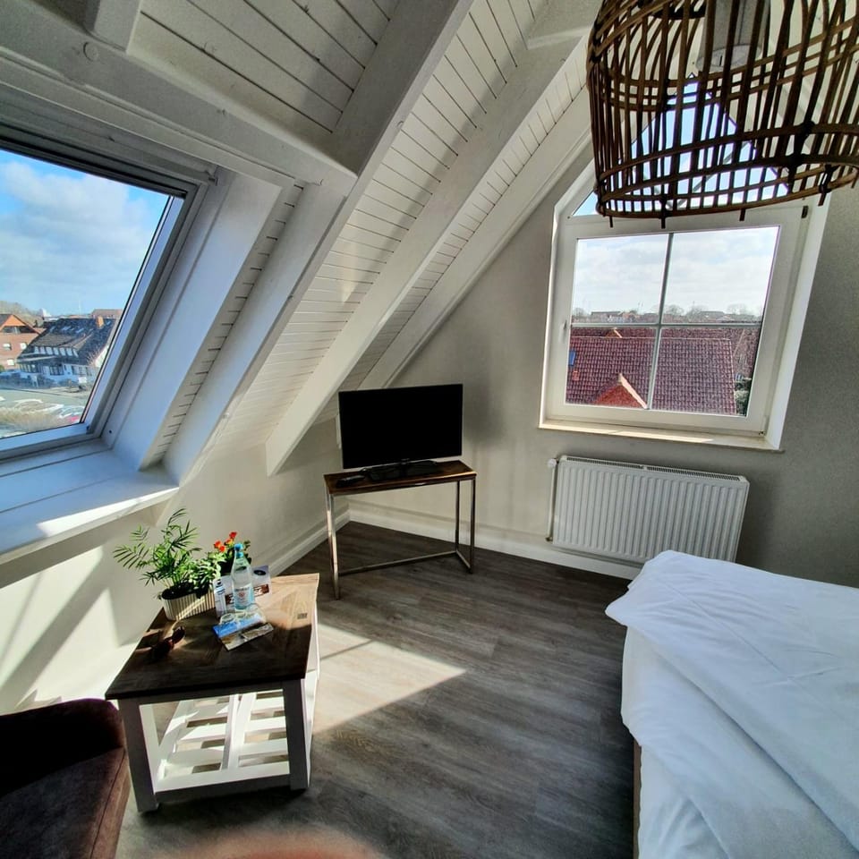 TV and multimedia, View (from property/room), Seating area, City view