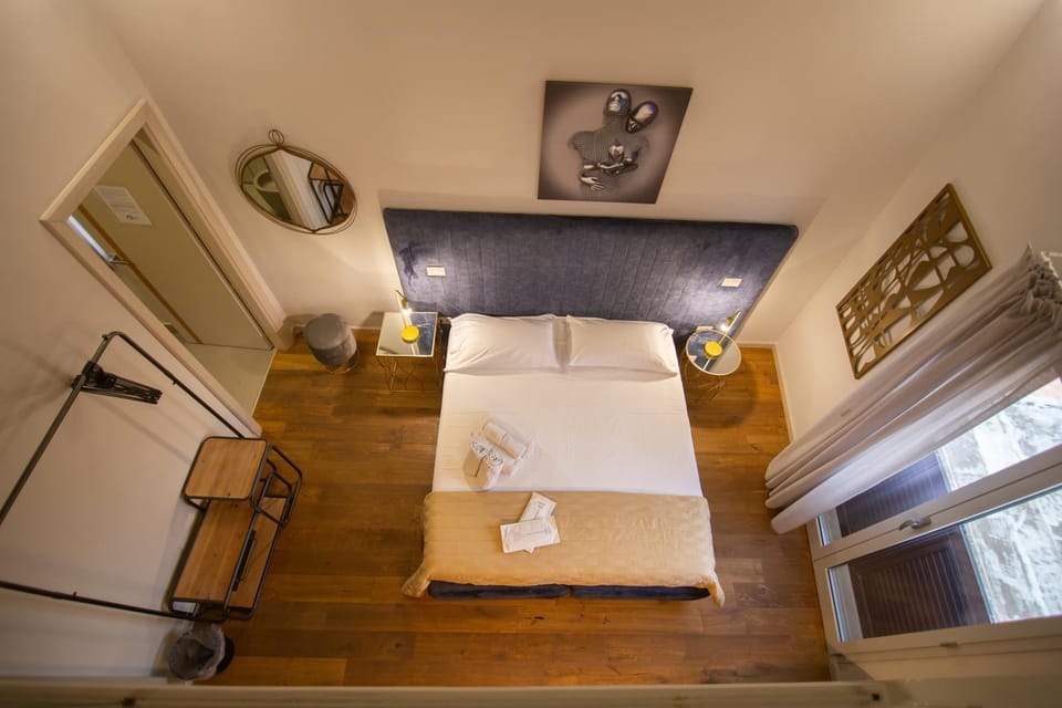 Bed, Photo of the whole room, Decorative detail, Bedroom