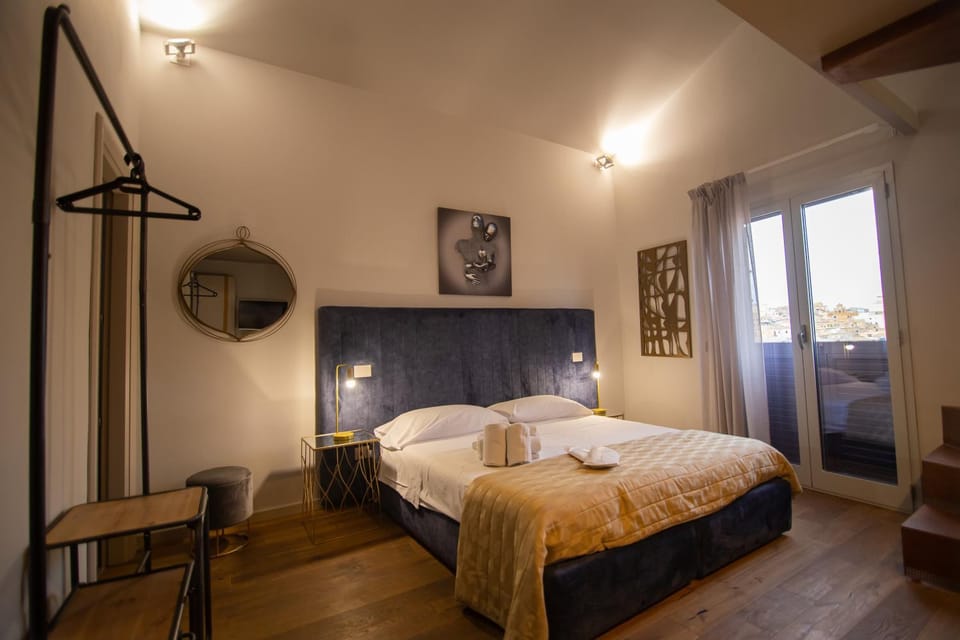 Bed, Photo of the whole room, Decorative detail, Bedroom