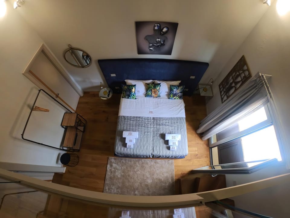 Bed, Photo of the whole room, Decorative detail, Bedroom