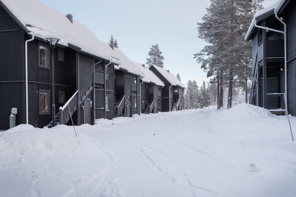 Property building, Neighbourhood, Winter, Ski School, Ski School, Skiing, Skiing, Hiking, Parking