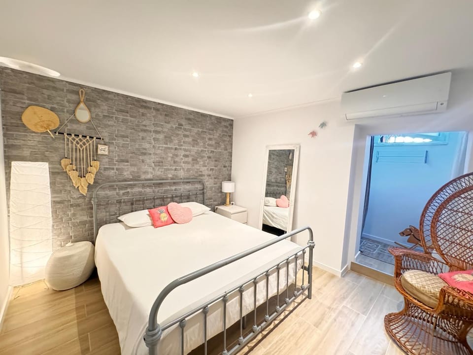 Bed, Bedroom
