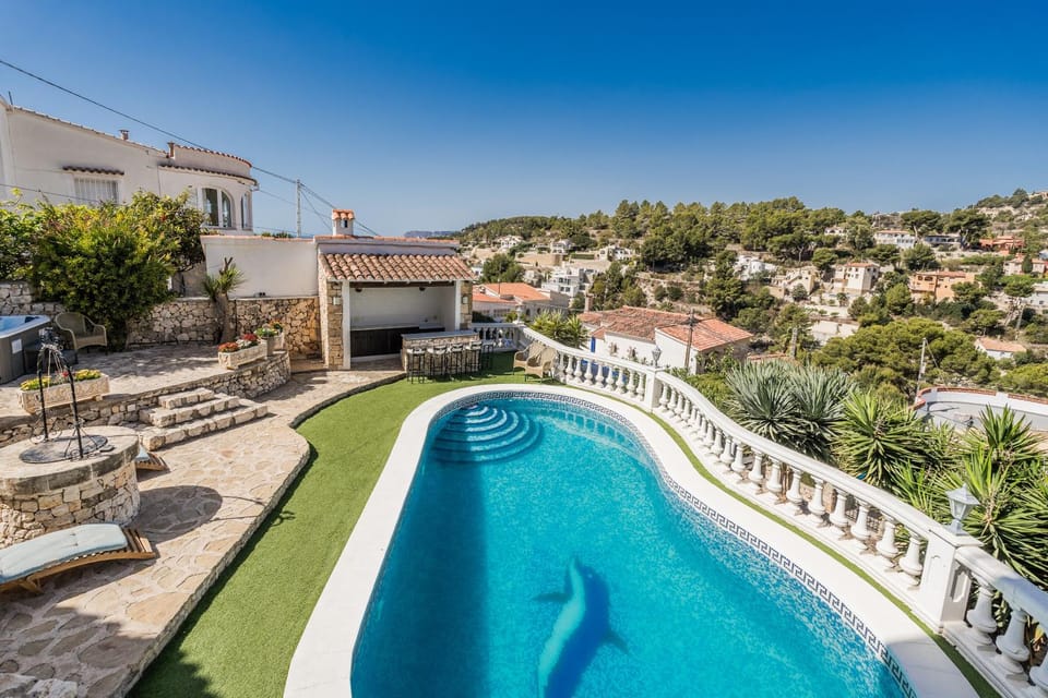Day, Natural landscape, Hot Tub, Pool view, Swimming pool, sunbed