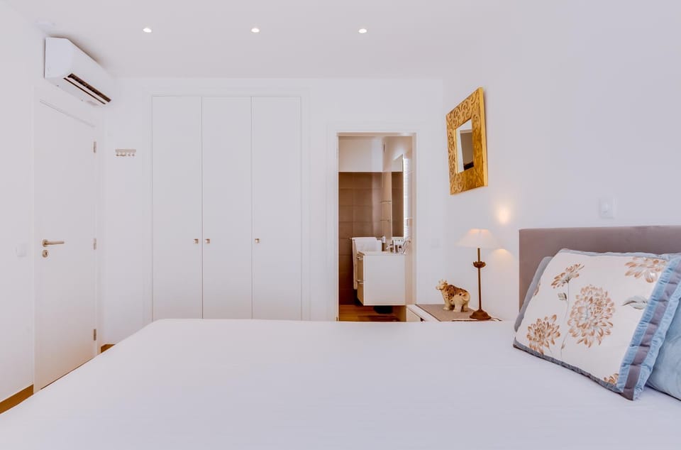 Bathroom, Bedroom, air conditioner