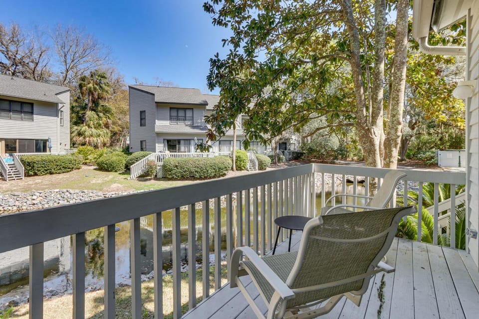 Hilton Head Island Condo w/ Deck < 1 Mi to Beaches House in South Forest Beach