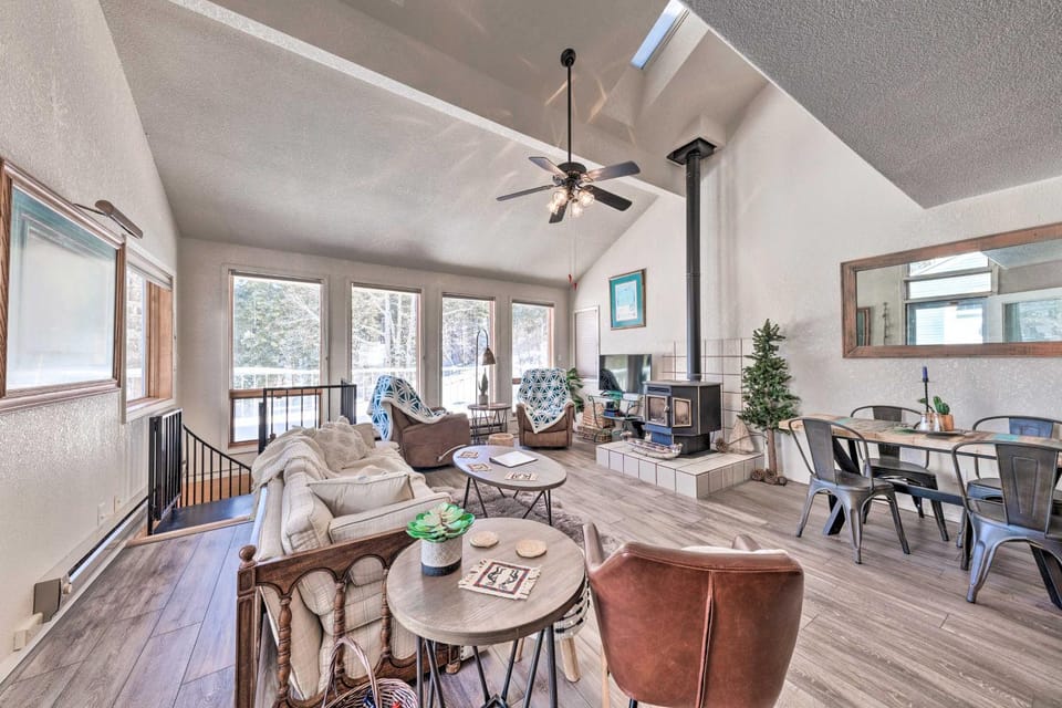 Bright Cloudcroft Condo w/ Game Room + Deck! House in Cloudcroft